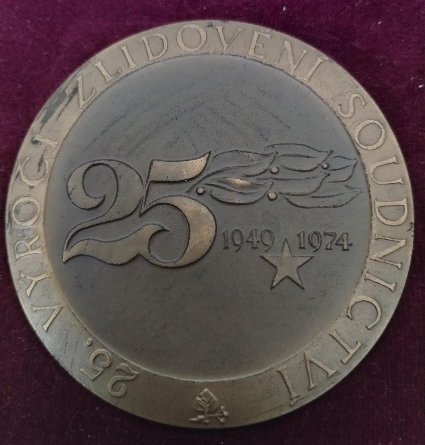 Predná strana - Zlidovení soudnictví 25 let