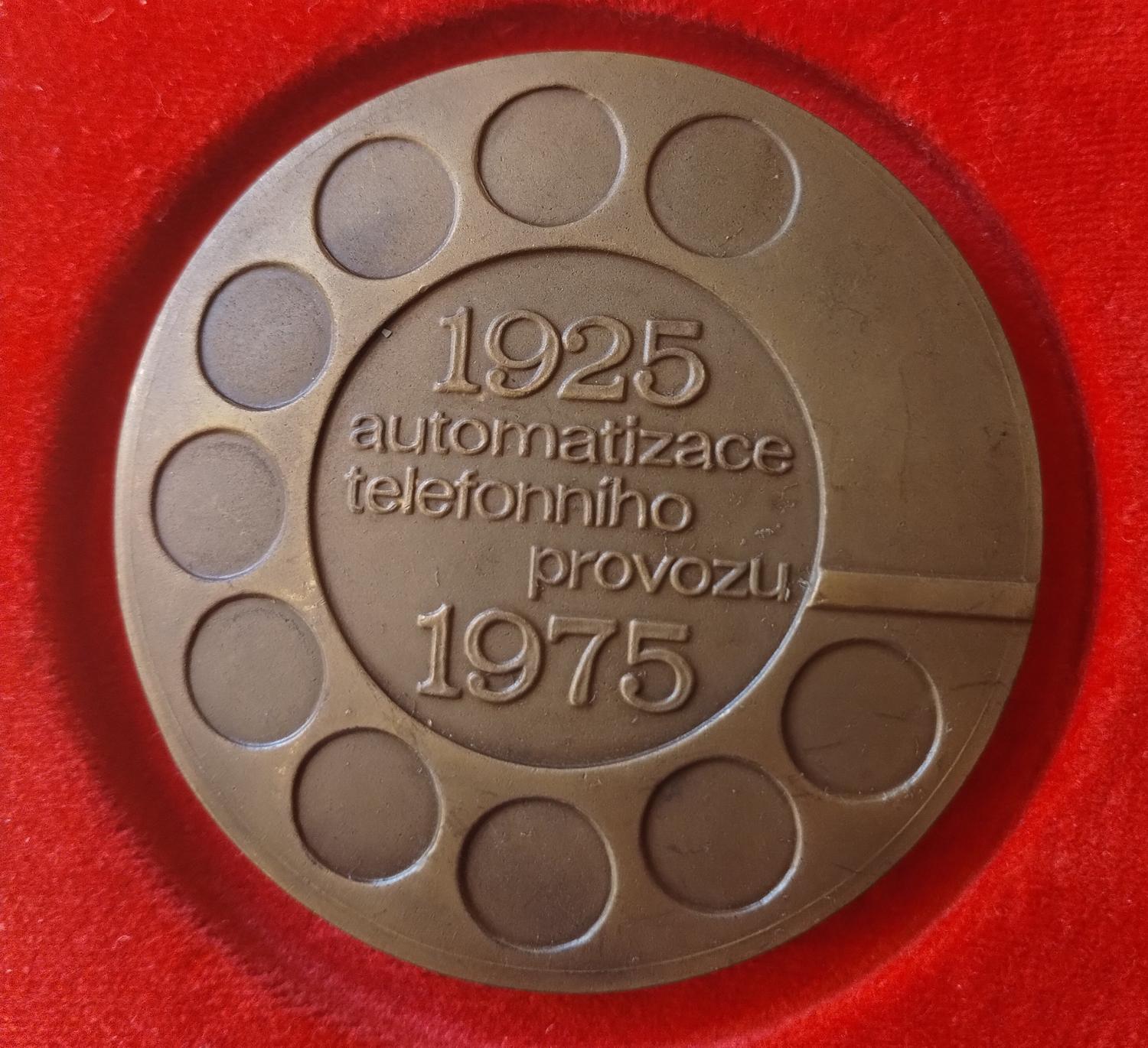Predná strana - Automatizace telefónniho provozu 50 let