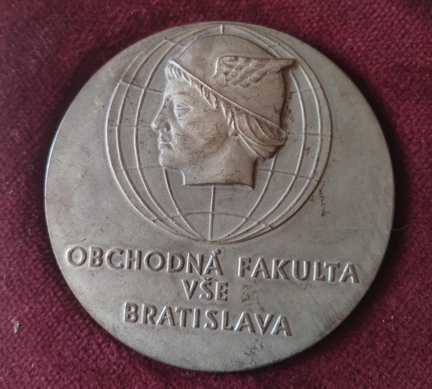 Predná strana - Obchodná fakulta VŠE Bratislava