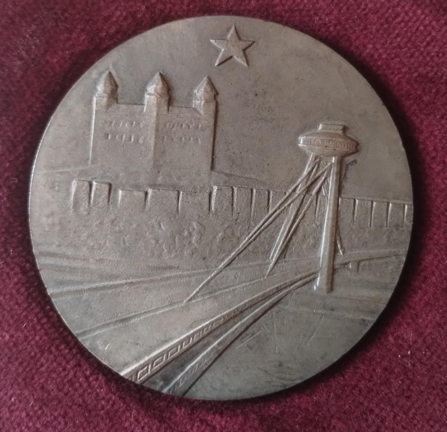 Zadná strana - Obchodná fakulta VŠE Bratislava