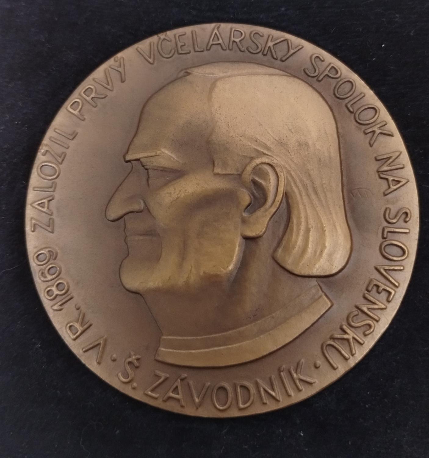 Predná strana - Včelársky spolok na Slovensku 100 výročie