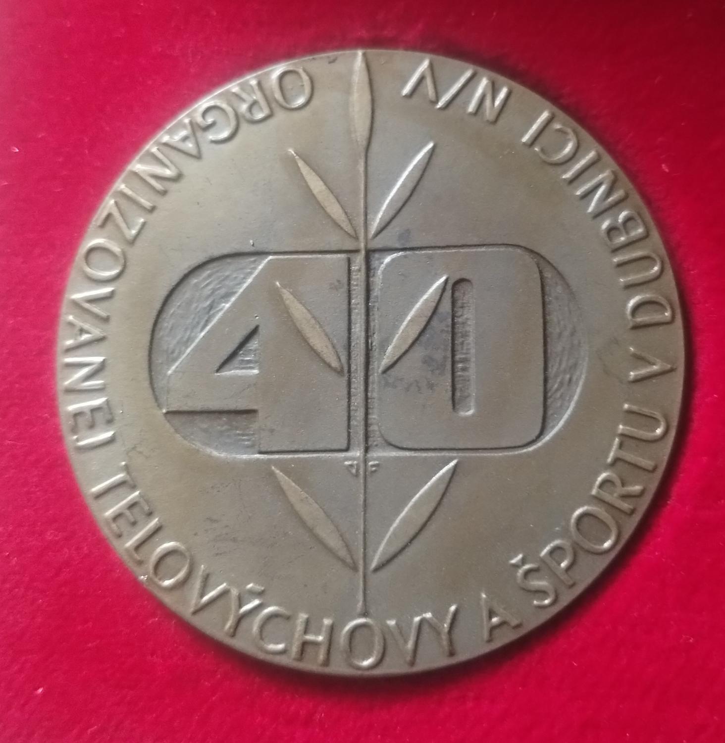 Zadná strana - Organizovaný šport v Dubnici nad Váhom 40 výročie