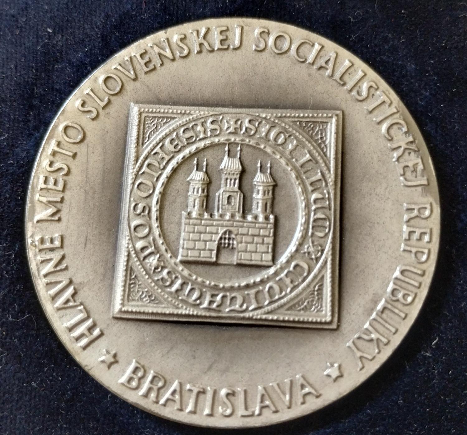 Zadná strana - Bratislava III za zásluhy o rozvoj obvodu