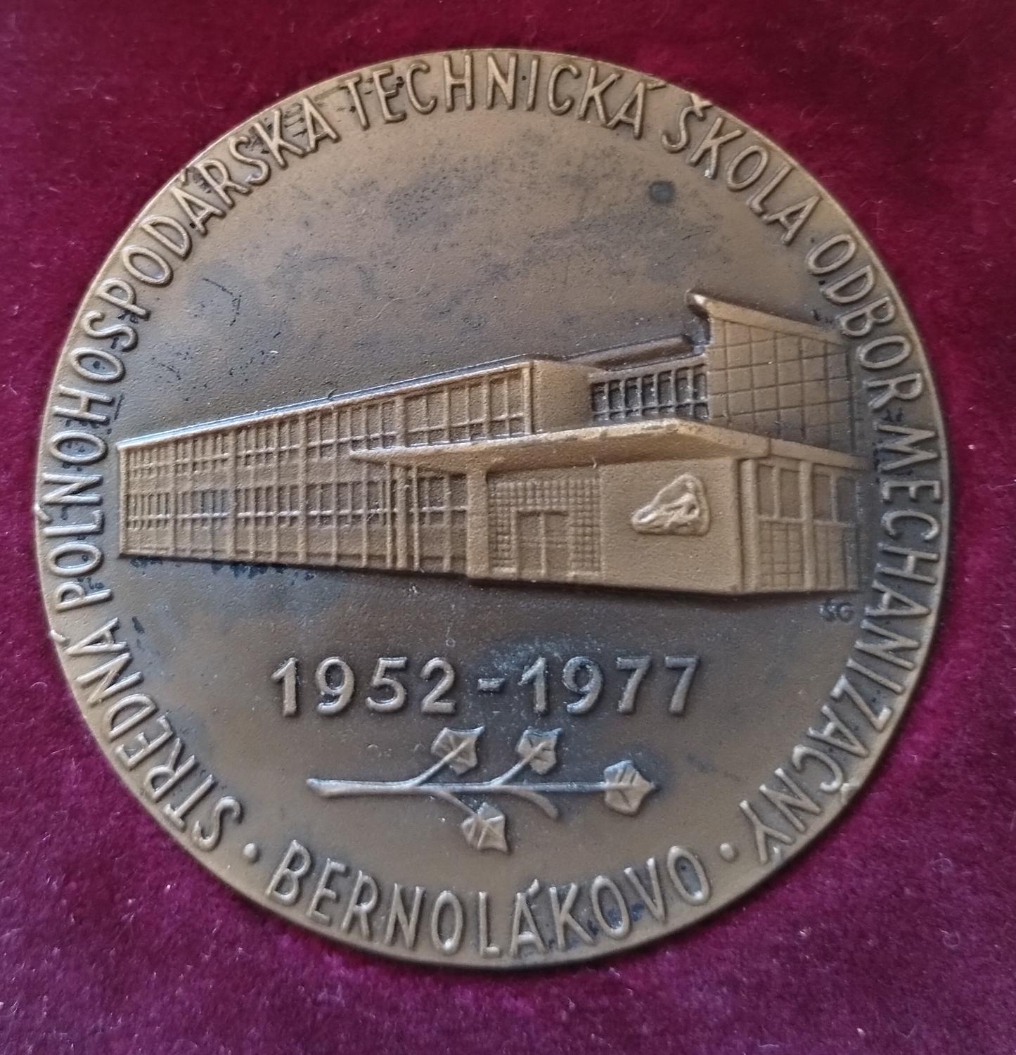 Predná strana - Bernolákovo stedná poľnohospodárska škola