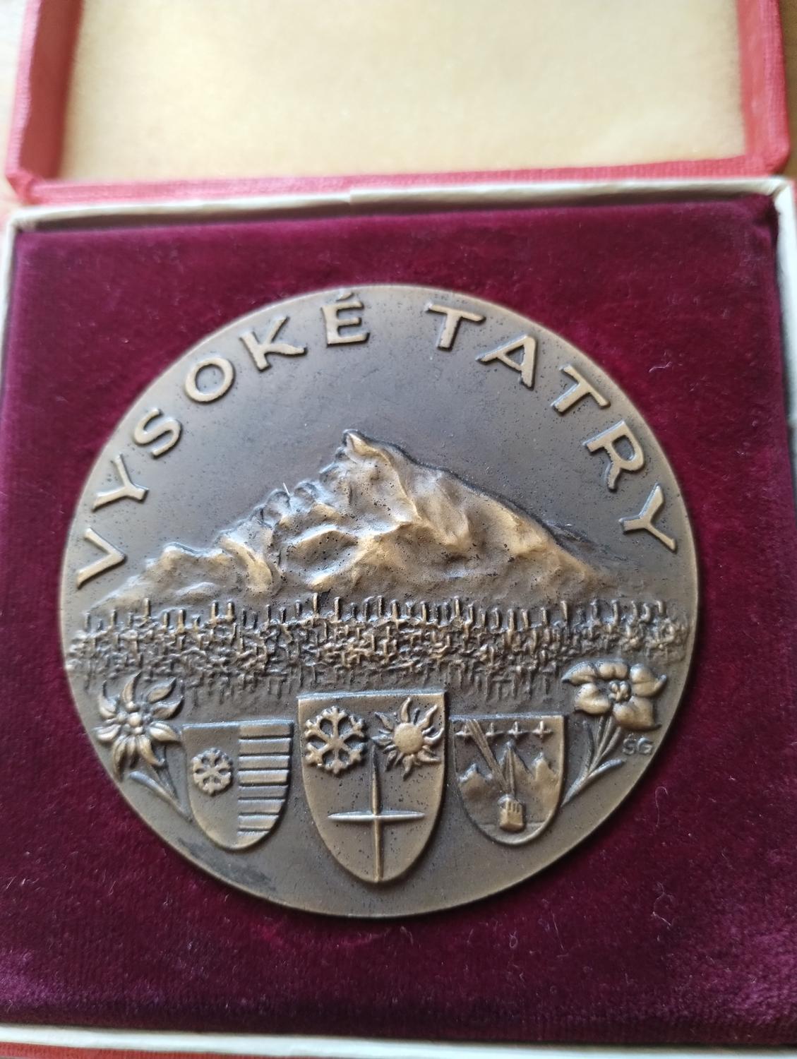 Predná strana - Vysoké Tatry venuje MNV