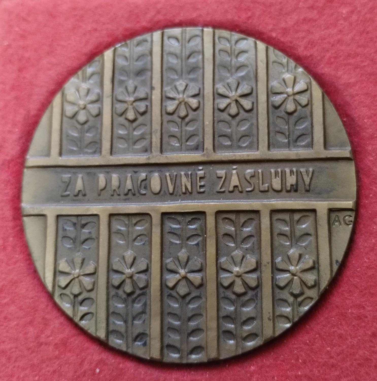 Zadná strana - Okresný stavebný podnik Spišská nová Ves