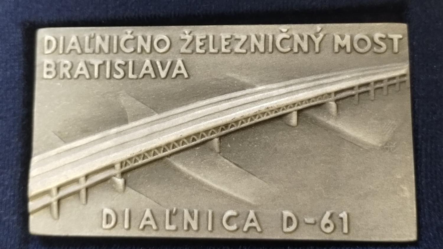 Predná strana - Diaľnično-železničný most Bratislava D-61