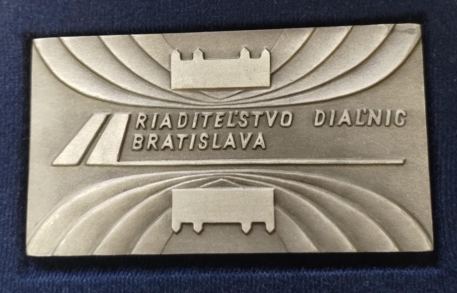 Zadná strana - Diaľnično-železničný most Bratislava D-61
