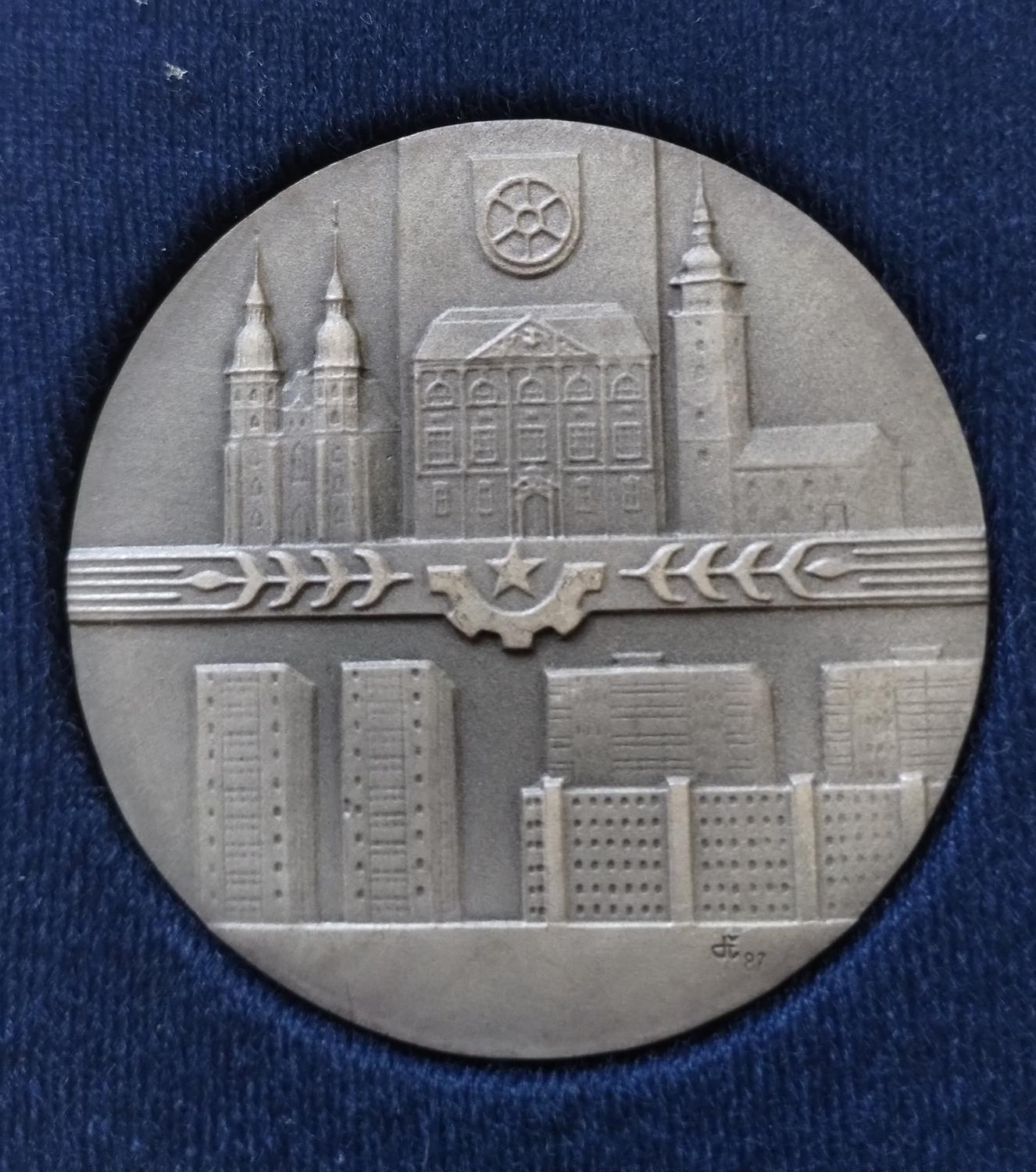 Zadná strana - Budovateľ mesta Trnavy