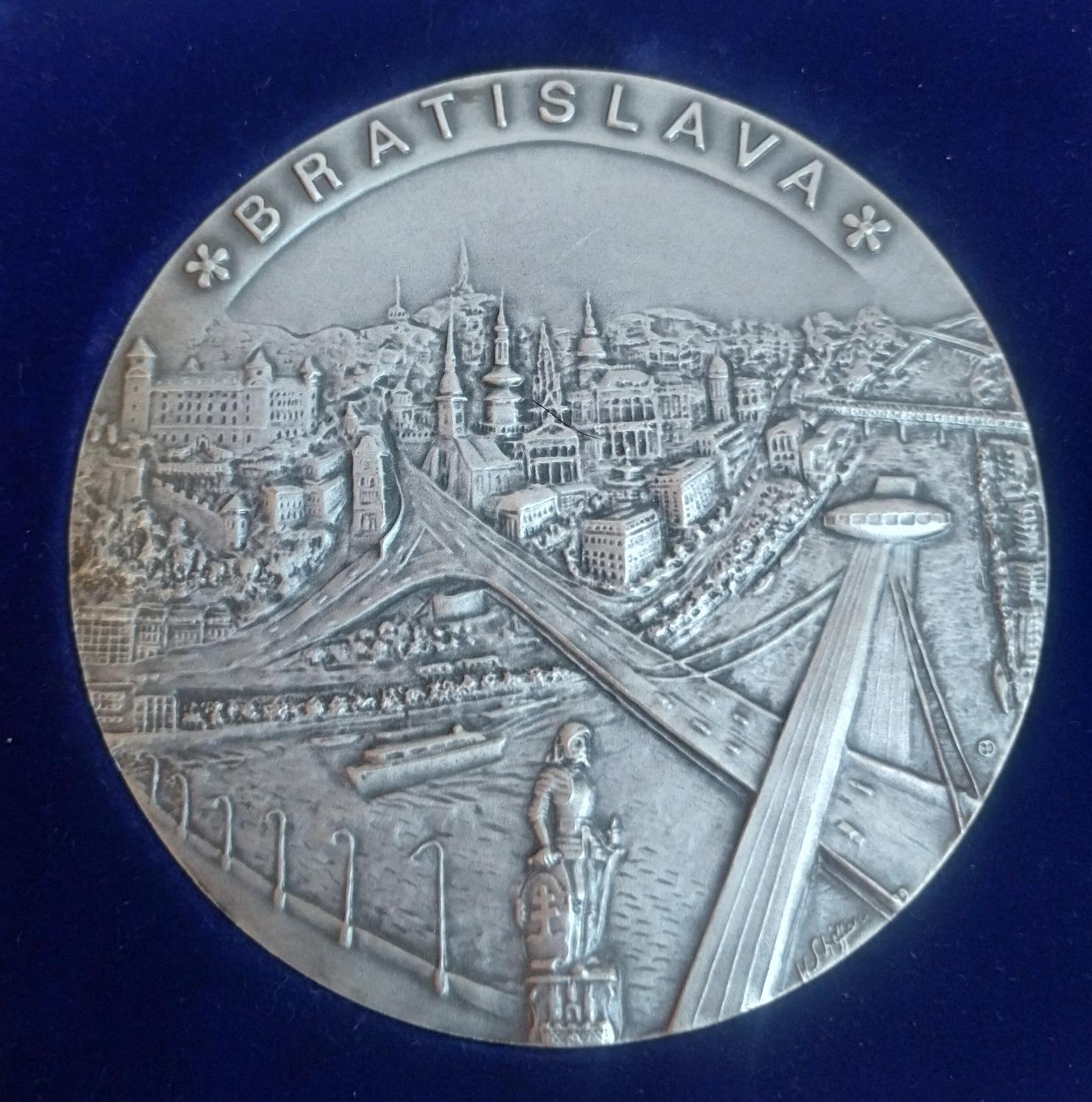 Predná strana - Parlament NRSR