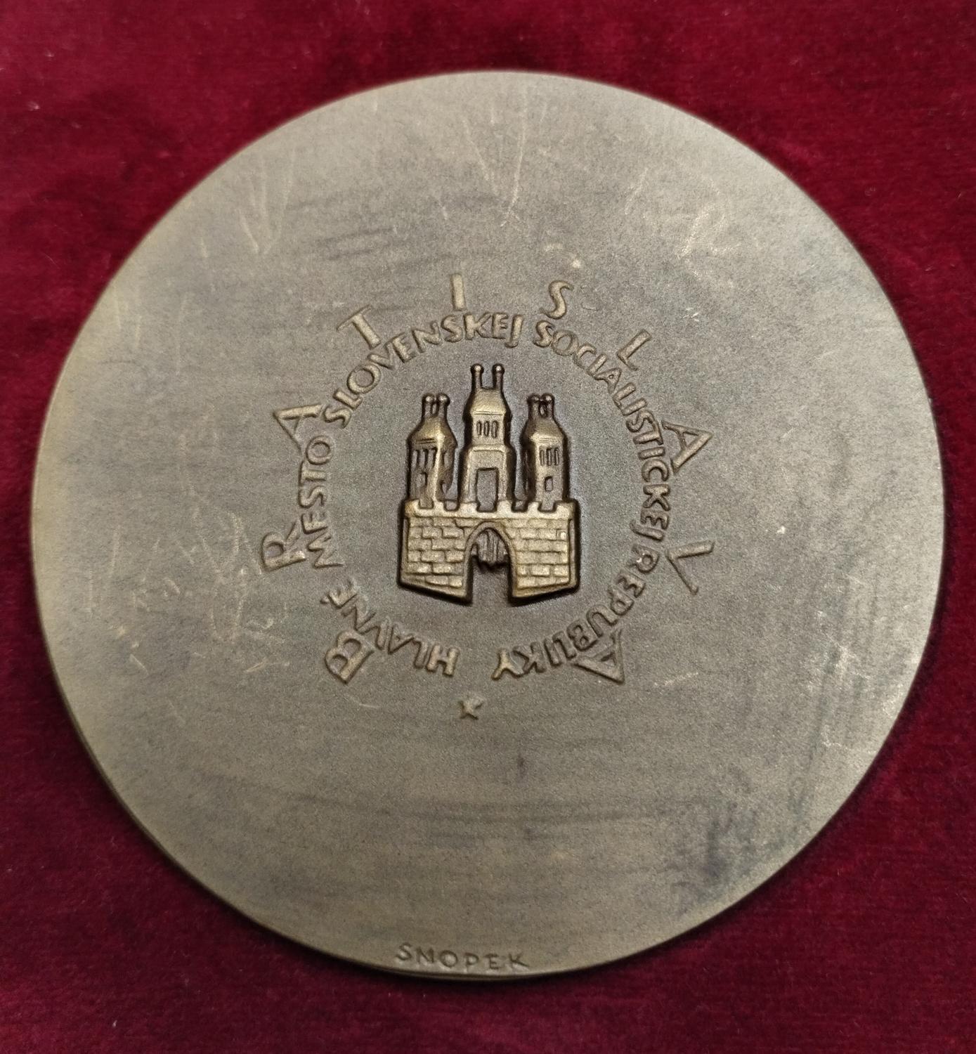 Zadná strana - Bratislava hlavné mesto SSR