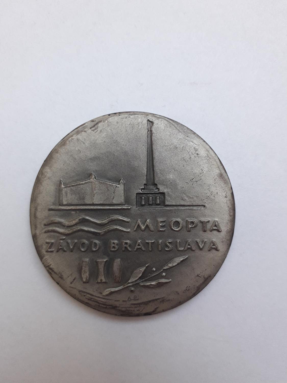 Predná strana - Meopta Bratislava 30 rokov v službách závodu