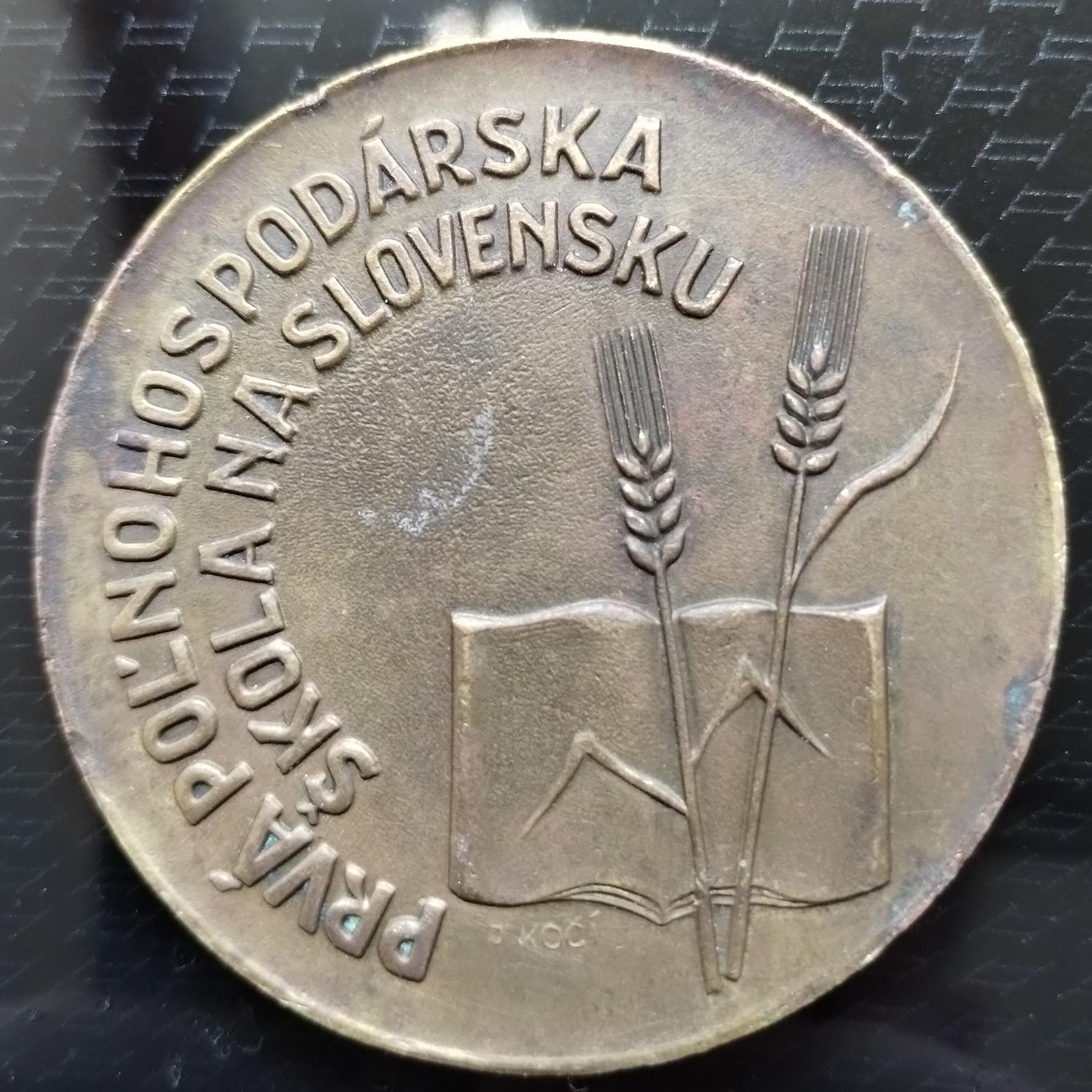 Zadná strana - Liptovský Hrádok prvá poľnohospodárska škola na Slovensku