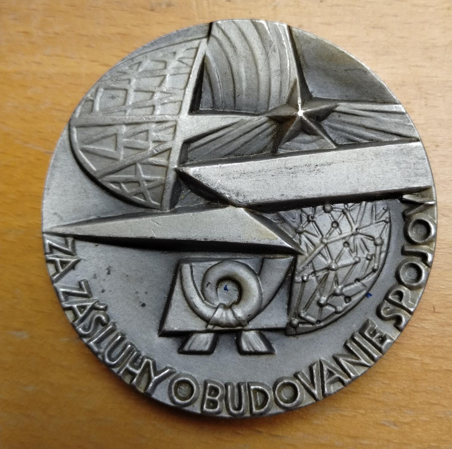 Predná strana - Budovanie spojov
